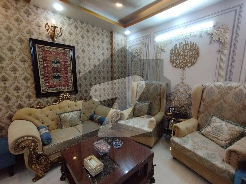 بہادر آباد گلشنِ اقبال ٹاؤن کراچی میں 3 کمروں کا 7 مرلہ فلیٹ 2.5 کروڑ میں برائے فروخت۔