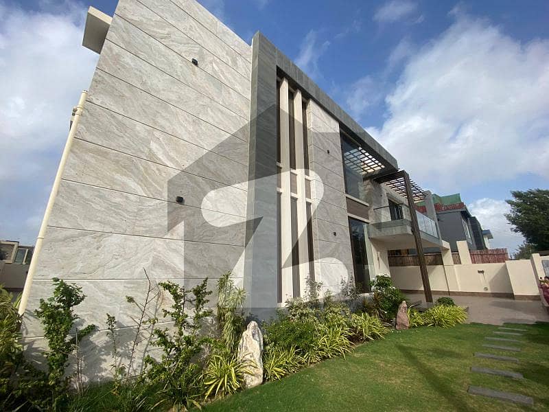 ڈی ایچ اے فیز 8 ڈی ایچ اے,کراچی میں 6 کمروں کا 2 کنال مکان 36.0 کروڑ میں برائے فروخت۔