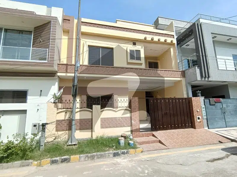 Beautiful 5 Marla House With 4 Bed Rooms And 5 Wash Room Available For Sale In Al Kabir Lahore - Ready To Move In