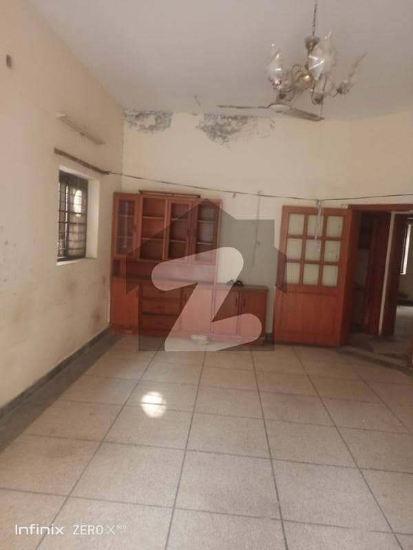 Modal Town Link Road G. E. C. H. S Society 10 Marla 3 Bad House For Sale