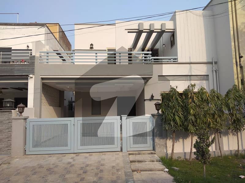 8 Marla House In Only Rs. 32,500,000