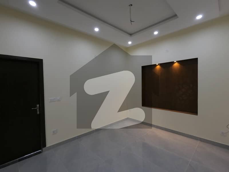 ای ایم ای سوسائٹی ۔ بلاک ڈی ای ایم ای سوسائٹی لاہور میں 3 کمروں کا 5 مرلہ مکان 2.1 کروڑ میں برائے فروخت۔