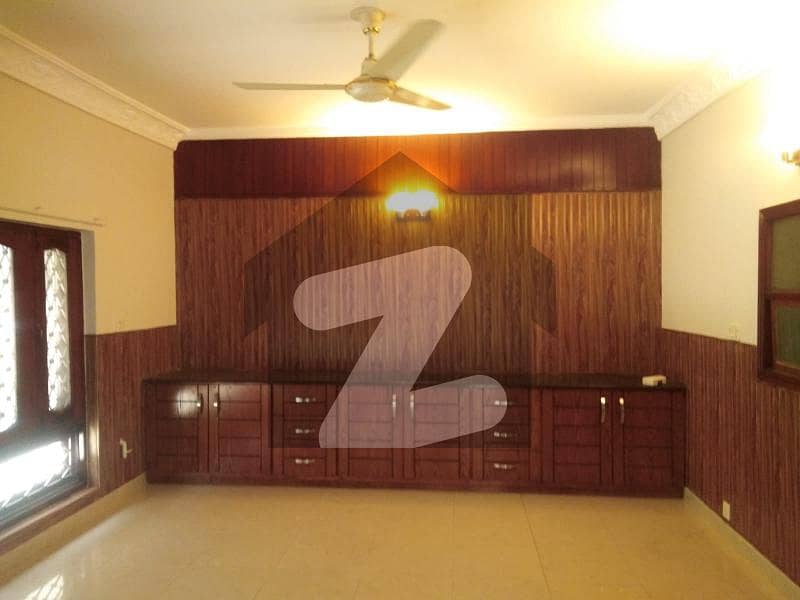 ایف ۔ 10 اسلام آباد میں 3 کمروں کا 1 کنال مکان 3.2 لاکھ میں کرایہ پر دستیاب ہے۔
