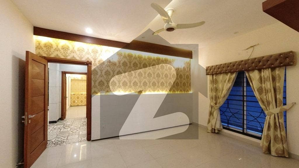 مرغزار آفیسرز کالونی لاہور میں 5 کمروں کا 1 کنال مکان 6.5 کروڑ میں برائے فروخت۔