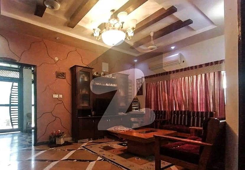 مرغزار آفیسرز کالونی لاہور میں 6 کمروں کا 10 مرلہ مکان 3 کروڑ میں برائے فروخت۔