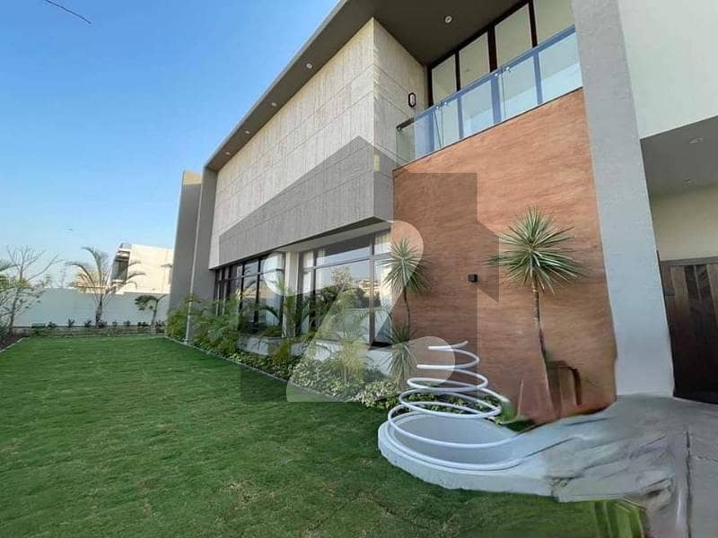 ڈی ایچ اے فیز 8 ڈی ایچ اے کراچی میں 6 کمروں کا 2 کنال مکان 40 کروڑ میں برائے فروخت۔
