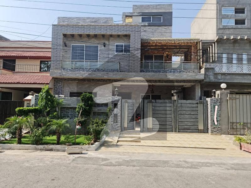 Valencia Town 10 Marla Slightly Used House Upper portion For Rent