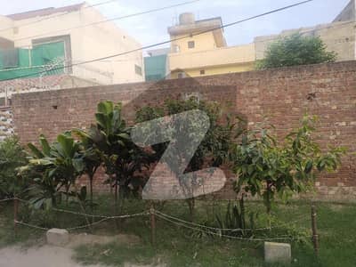 جوہر ٹاؤن فیز 2 - بلاک جے جوہر ٹاؤن فیز 2 جوہر ٹاؤن لاہور میں 10 مرلہ رہائشی پلاٹ 3.3 کروڑ میں برائے فروخت۔