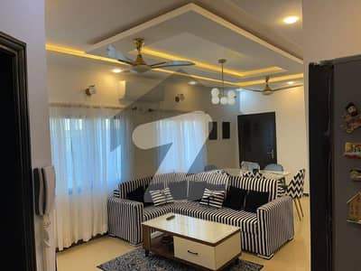 کلفٹن کراچی میں 3 کمروں کا 8 مرلہ فلیٹ 3.75 کروڑ میں برائے فروخت۔