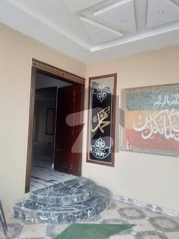 عبداللہ گارڈنز ایسٹ کینال روڈ,کینال روڈ,فیصل آباد میں 5 کمروں کا 10 مرلہ مکان 4.15 کروڑ میں برائے فروخت۔