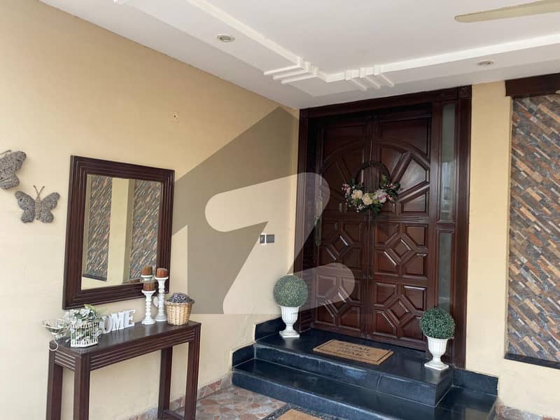 پیراگون سٹی - امپیریل بلاک پیراگون سٹی,لاہور میں 5 کمروں کا 13 مرلہ مکان 4.85 کروڑ میں برائے فروخت۔