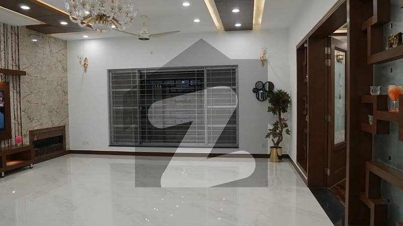 ڈی ایچ اے فیز 7 ڈیفنس (ڈی ایچ اے) لاہور میں 5 کمروں کا 1 کنال مکان 5.6 کروڑ میں برائے فروخت۔