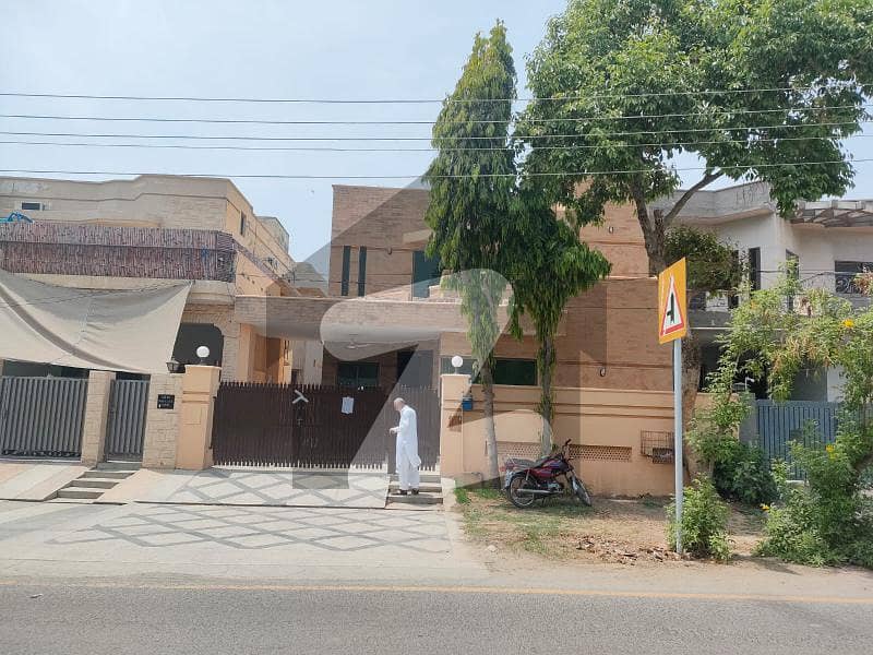 10 Marla Artistic Bungalow At Prime Location In Lowest Price