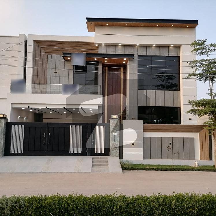 10 Marla House In Stunning Jeewan City - Phase 3 Is Available For sale