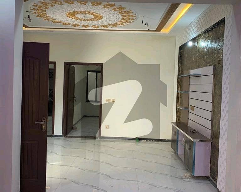 Upper Portion Of 12 Marla Is Available For rent In Old Officers Colony, Lahore