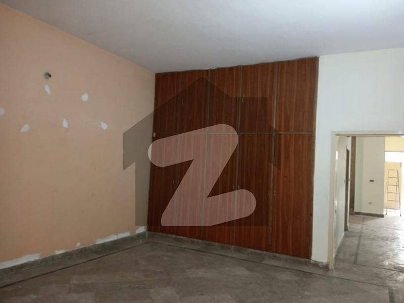 12 Marla 2nd Floor For Rent