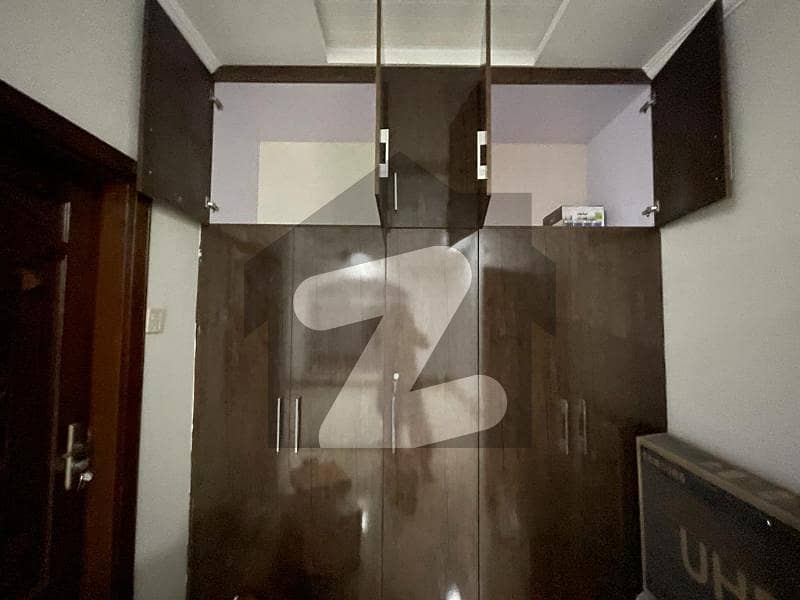 پی ایچ اے ایف آفیسرز ریزڈینسیا کوری روڈ اسلام آباد میں 5 کمروں کا 8 مرلہ مکان 75 ہزار میں کرایہ پر دستیاب ہے۔
