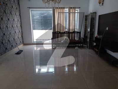 Upper Portion Spread Over 1 Kanal In Eden City Available