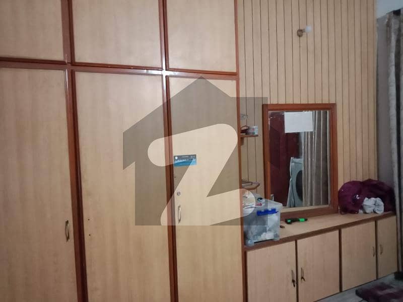 1 Independent Room With A Car Garage And Attached Bath Near Mcdonand's Wahdat Road