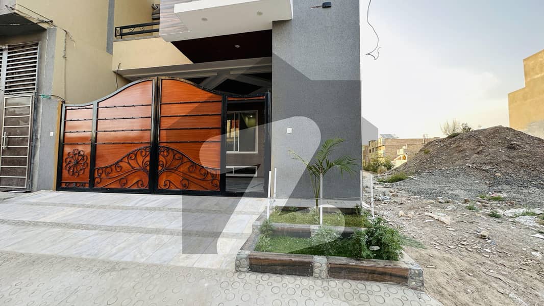 ریگی ماڈل ٹاؤن فیز 3 ریگی ماڈل ٹاؤن پشاور میں 7 کمروں کا 5 مرلہ مکان 2.55 کروڑ میں برائے فروخت۔