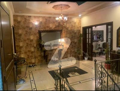 ریوینیو سوسائٹی لاہور میں 6 کمروں کا 2 کنال مکان 7.6 کروڑ میں برائے فروخت۔
