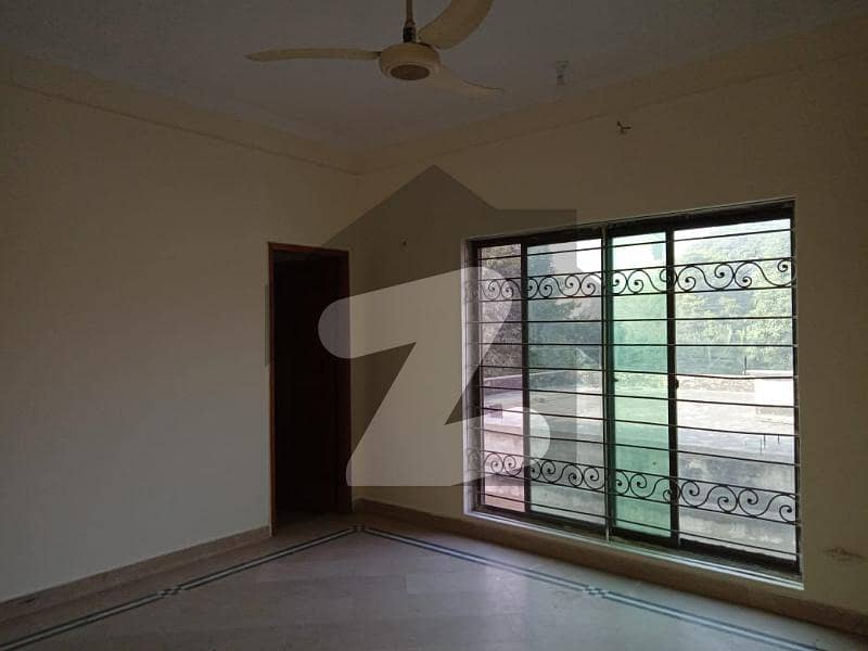 مین بلیوارڈ گلبرگ گلبرگ,لاہور میں 5 کمروں کا 12 مرلہ مکان 1.85 لاکھ میں کرایہ پر دستیاب ہے۔