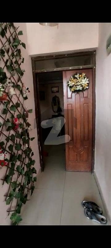 دہلی کالونی کراچی میں 3 کمروں کا 8 مرلہ فلیٹ 1.25 کروڑ میں برائے فروخت۔