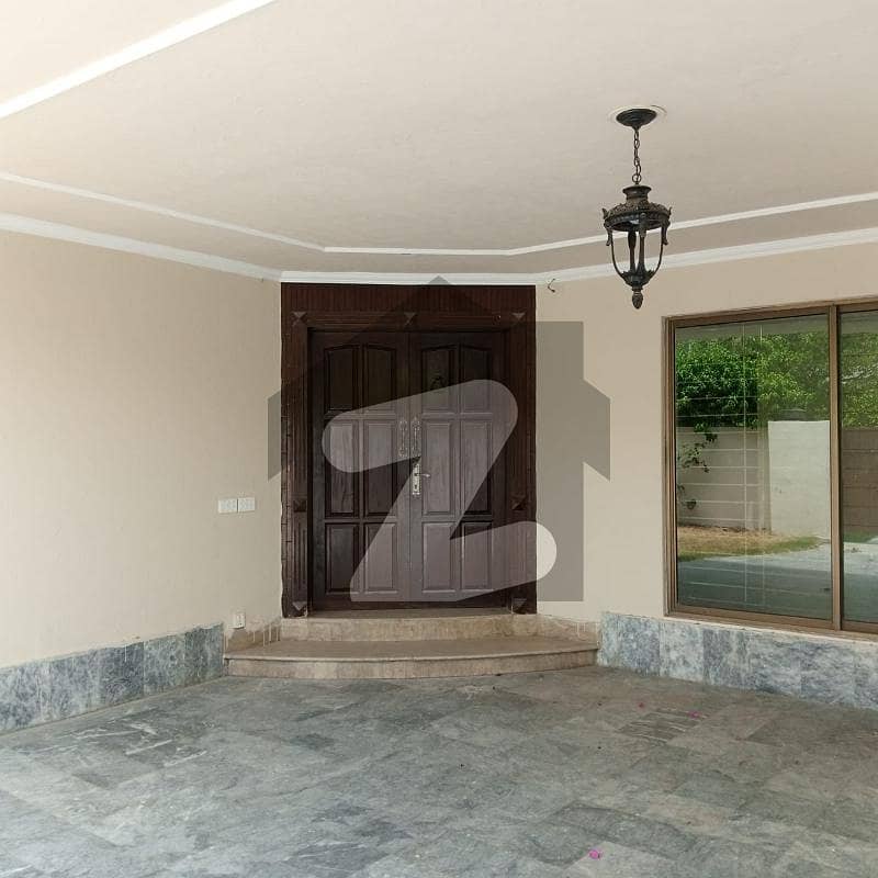 1 Kanal Old House attractive Location in DHA Phase 4 Block HH Lahore is available for Sale