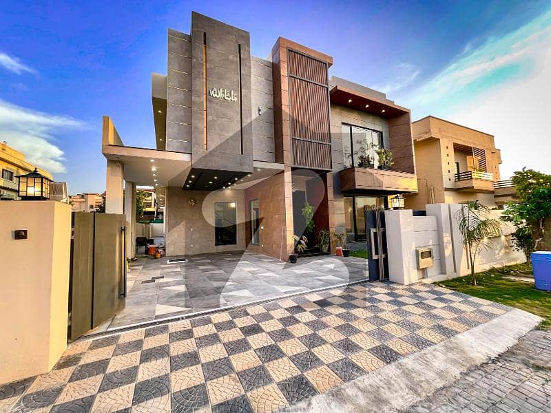Luxurious one kanal house for sale, designed by syed brothers