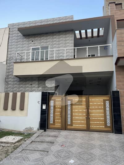خیابانِ گارڈنز فیصل آباد میں 5 کمروں کا 5 مرلہ مکان 1.75 کروڑ میں برائے فروخت۔