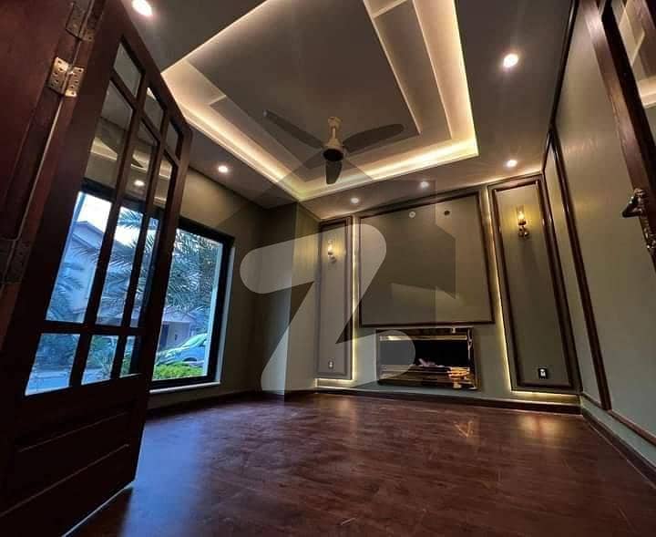 ال کریم سٹی رائیونڈ روڈ لاہور میں 3 کمروں کا 3 مرلہ مکان 87.5 لاکھ میں برائے فروخت۔