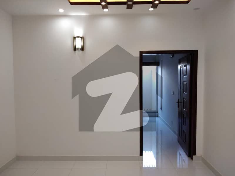 4 Marla Flat In Paragon City For rent At Good Location