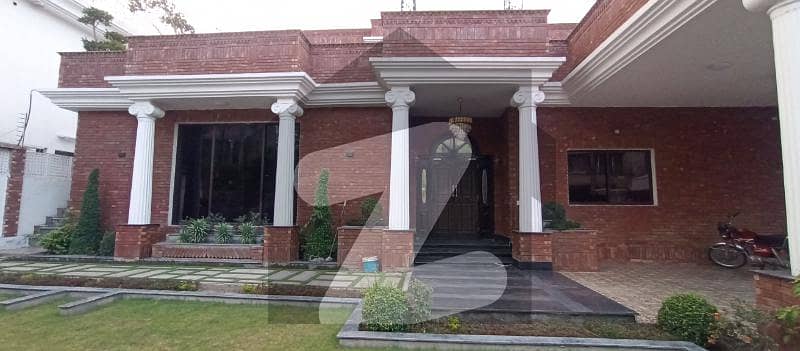 کیولری ایکسٹینشن لاہور میں 5 کمروں کا 1.2 کنال مکان 10.25 کروڑ میں برائے فروخت۔