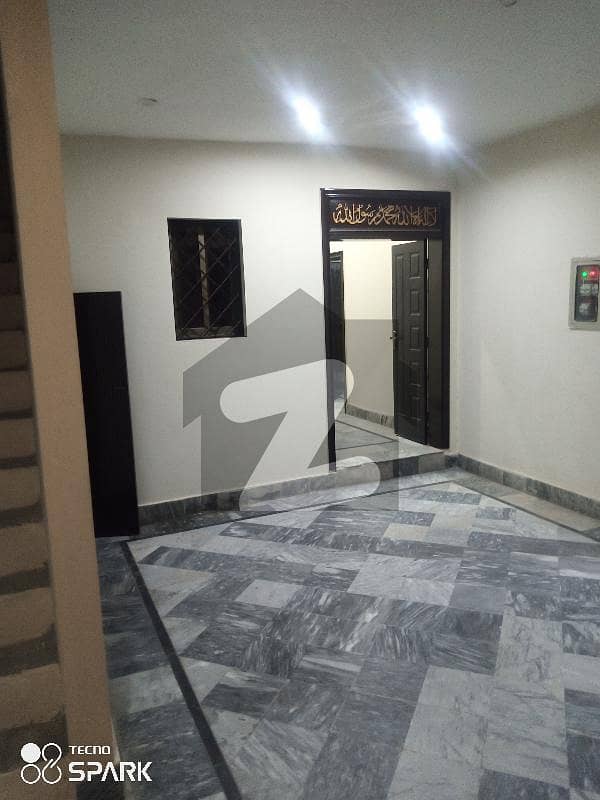 خیابان کالونی 2 فیصل آباد میں 3 کمروں کا 8 مرلہ مکان 1.6 کروڑ میں برائے فروخت۔