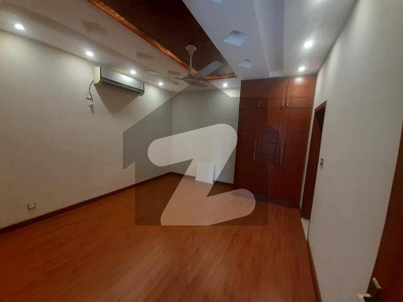 ایف ۔ 6 اسلام آباد میں 6 کمروں کا 18 مرلہ مکان 18.0 کروڑ میں برائے فروخت۔