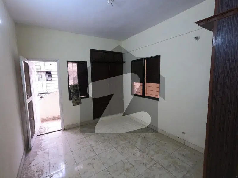 Get This Amazing Prime Location 950 Square Feet Flat Available In Country Apartment