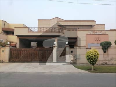 عسکری 11 عسکری لاہور میں 4 کمروں کا 1 کنال مکان 6.6 کروڑ میں برائے فروخت۔