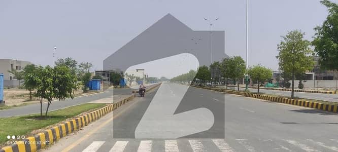 8 Marla Commercial plot for sale Nearby plot no:17