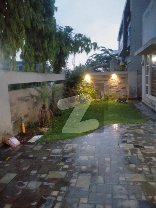 Old ONE KANAL Bungalow for sale in DHA phase 4