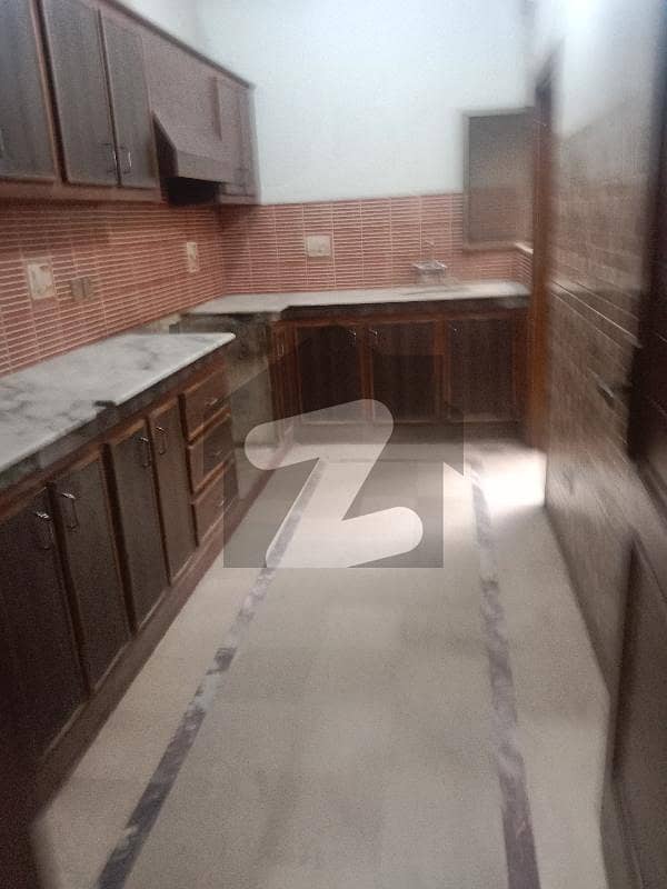 یونیورسٹی ٹاؤن پشاور میں 4 کمروں کا 5 مرلہ زیریں پورشن 45 ہزار میں کرایہ پر دستیاب ہے۔