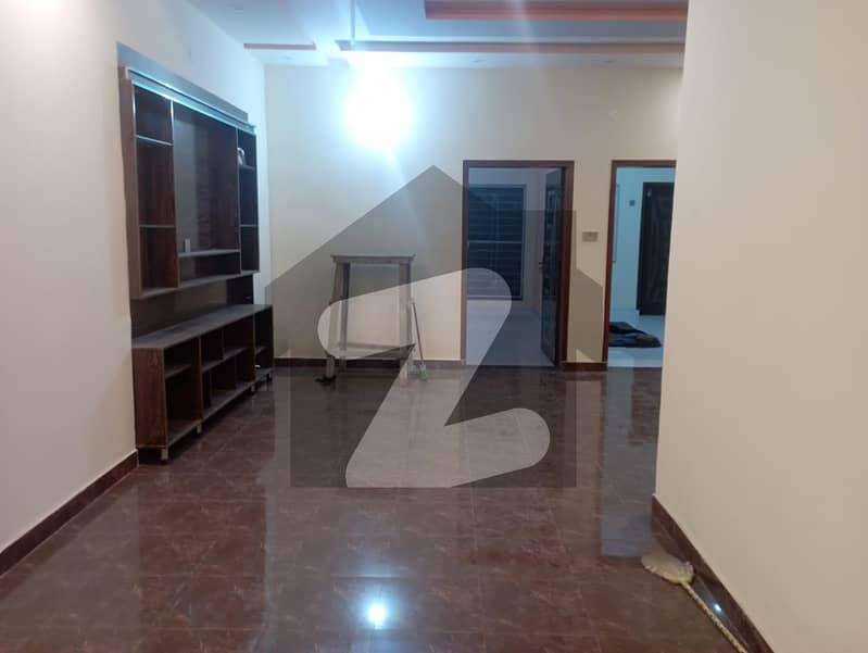 اعوان ٹاؤن ۔ احمد بلاک اعوان ٹاؤن,لاہور میں 4 کمروں کا 5 مرلہ مکان 1.6 کروڑ میں برائے فروخت۔