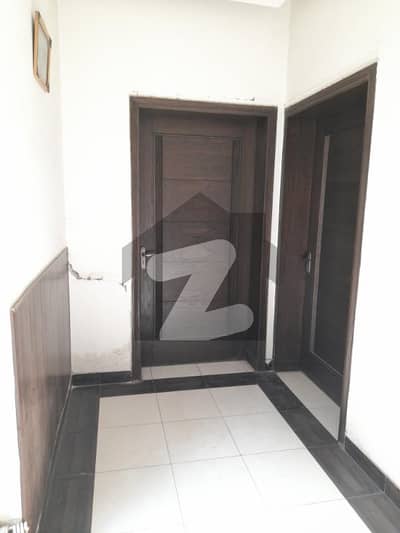 بحریہ ٹاؤن سفاری ولاز بحریہ ٹاؤن سیکٹر B بحریہ ٹاؤن لاہور میں 3 کمروں کا 11 مرلہ کمرہ 20 ہزار میں کرایہ پر دستیاب ہے۔