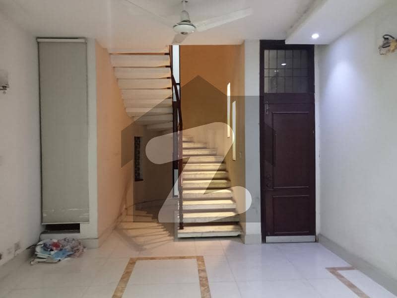 GULBERG,32 MARLA HOUSE FOR RENT UPPER MALL CANAL ROAD SHADMAN GULBERG LAHORE