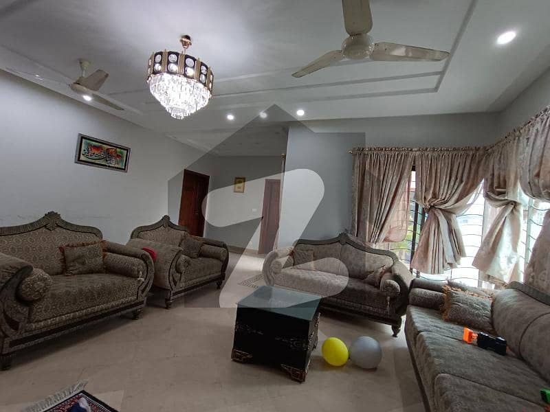 1 KANAL LOWER PORTION { UPPER LOCK } FOR RENT IN DHA PHASE 5 NEAR MASJID MARKET PARK