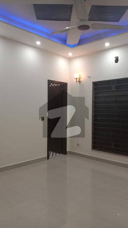 10 Marla Upper Portion For Rent in DD Block Sector D Bahria Town Lahore