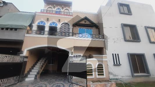 ایڈن بولیوارڈ - بلاک بی ایڈن بولیوارڈ ہاؤسنگ سکیم کالج روڈ لاہور میں 5 کمروں کا 5 مرلہ مکان 1.95 کروڑ میں برائے فروخت۔