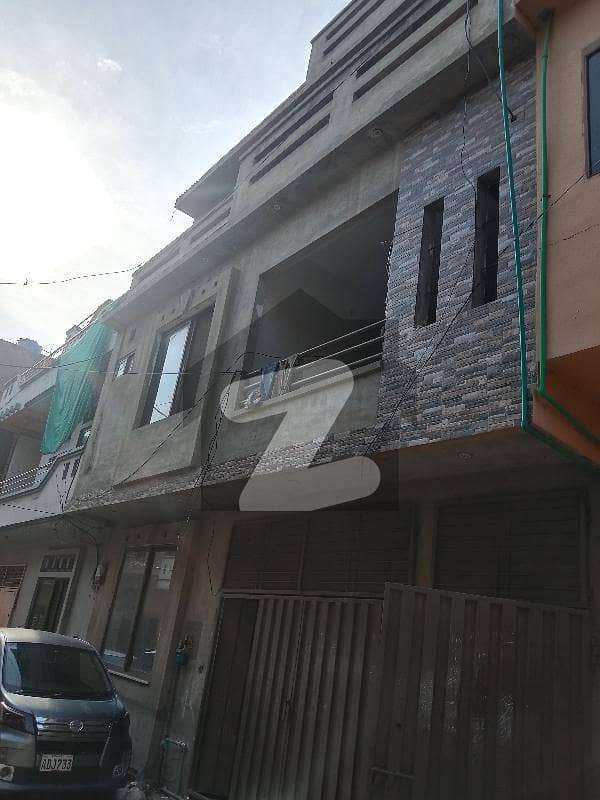 امان ٹاؤن لاہور میں 6 کمروں کا 4 مرلہ مکان 1.48 کروڑ میں برائے فروخت۔