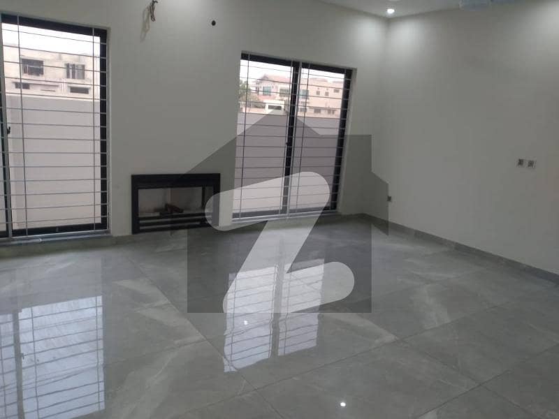 ڈی ایچ اے فیز 4 ڈیفنس (ڈی ایچ اے) لاہور میں 5 کمروں کا 1 کنال مکان 6 کروڑ میں برائے فروخت۔