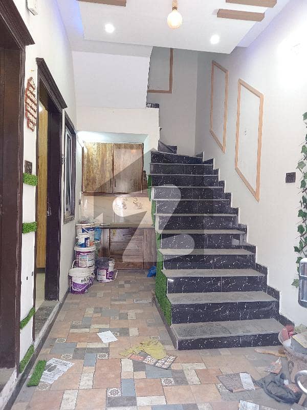 الحفیظ گارڈن روڈ لاہور میں 3 کمروں کا 2 مرلہ مکان 72.0 لاکھ میں برائے فروخت۔