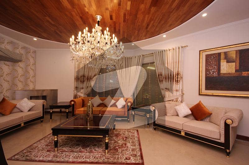 طفیل روڈ کینٹ لاہور میں 5 کمروں کا 2.25 کنال مکان 21 کروڑ میں برائے فروخت۔